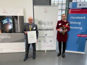 Innovationspreis Jens Geller und Nadine Decker von ArcelorMittal bei der Preisverleihung.jpg